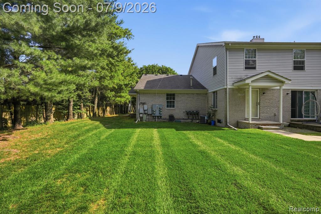 47078 Auburn Court, Utica, MI 48317 — front exterior