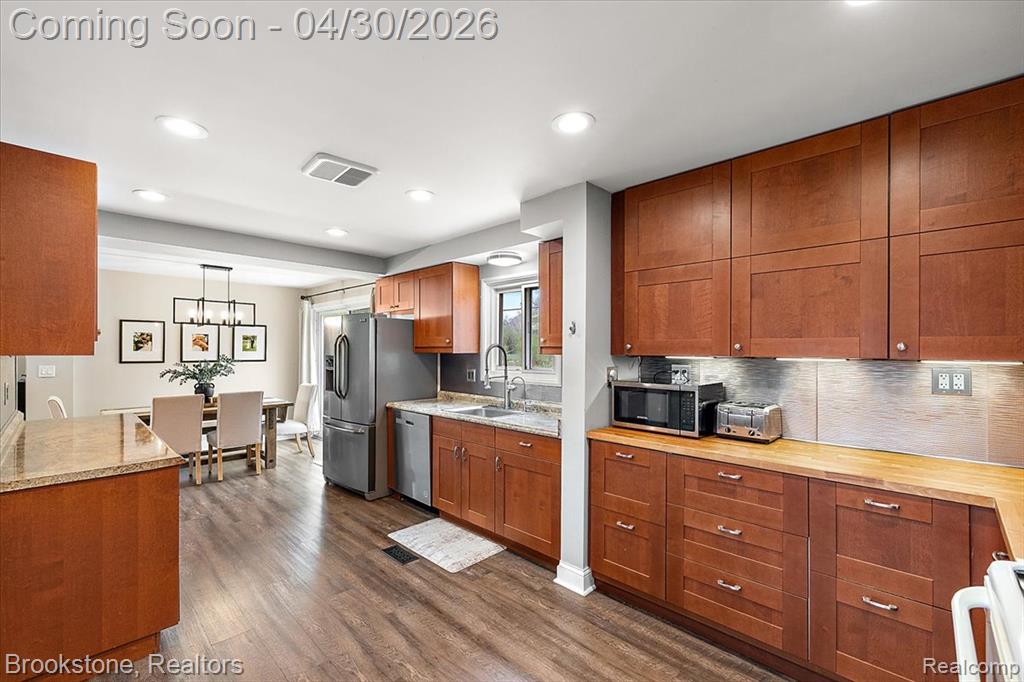 1759 Ashstan Drive, Walled Lake, MI 48390 — Photo 15