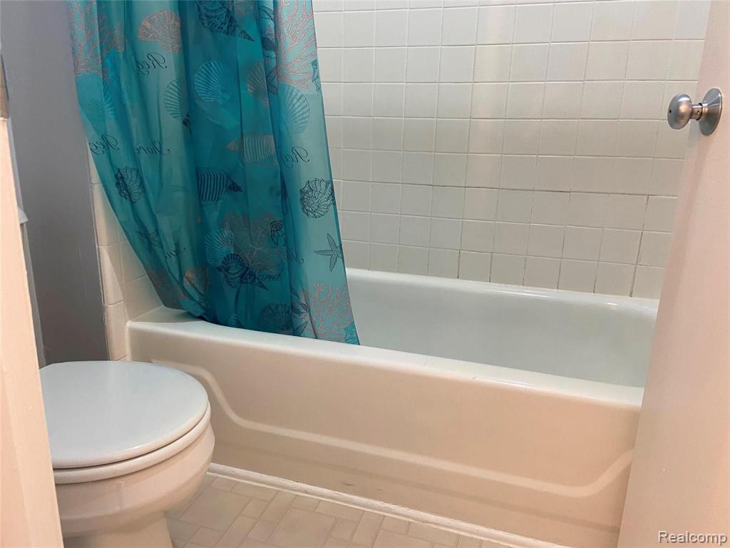 816 BLOOMFIELD VILLAGE Boulevard, Auburn Hills, MI 48326 — Photo 13