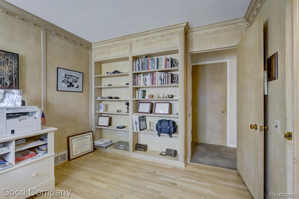 1557 Lochmoor Boulevard, Grosse Pointe Woods, MI 48236 — Photo 29