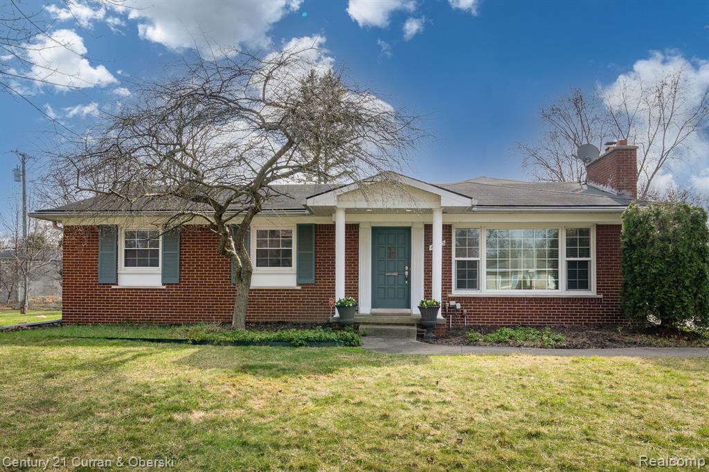 430 S WILLIAMSBURY Road, Bloomfield Hills, MI 48301 — front exterior