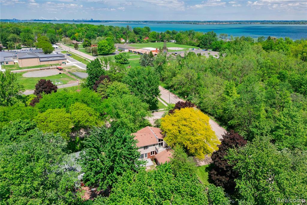 8027 Berkshire Drive, Grosse Ile, MI 48138 — Photo 37