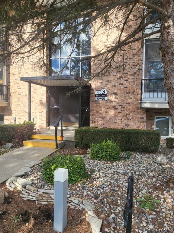 5955 W Michigan Michigan Avenue, C2, Saginaw, MI 48603 — front exterior