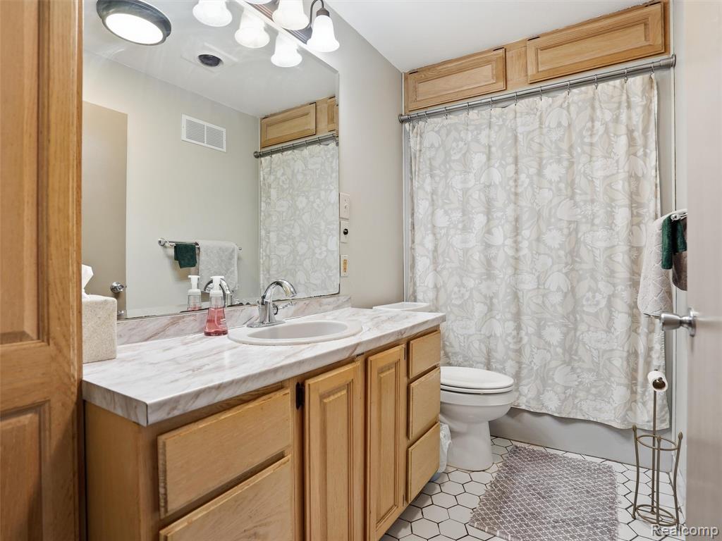 37843 Emery Street, Clinton Twp, MI 48036 — Photo 19