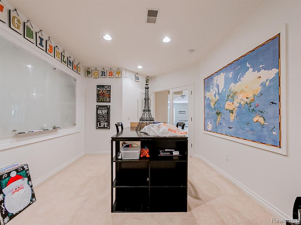 5570 HAMPSHIRE Drive, West Bloomfield, MI — Photo 58