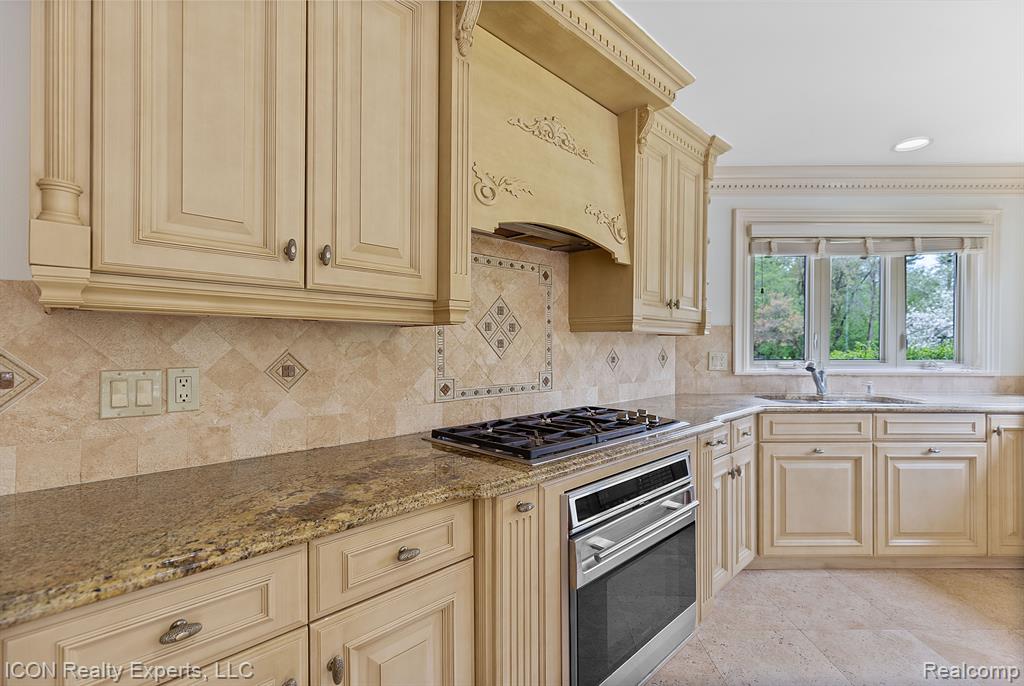 5215 DEER RUN Circle, Orchard Lake Village, MI 48323 — Photo 29