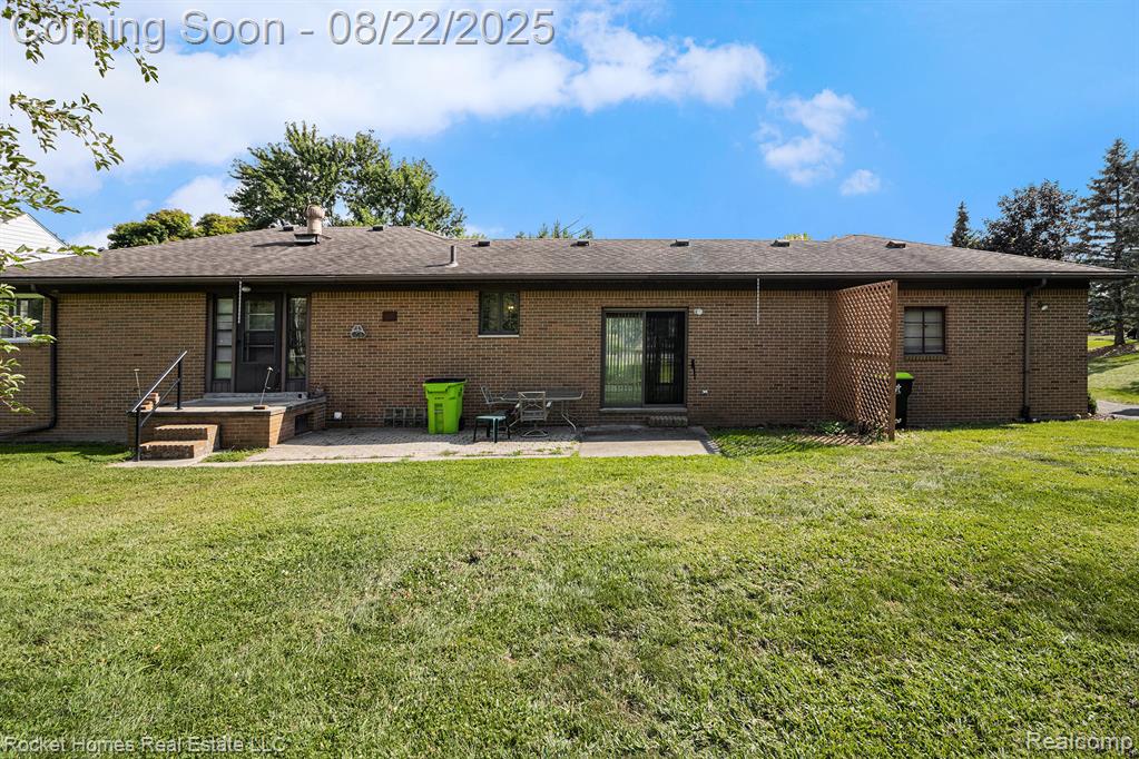 44620 W 11 Mile Road, Novi, MI — Photo 23