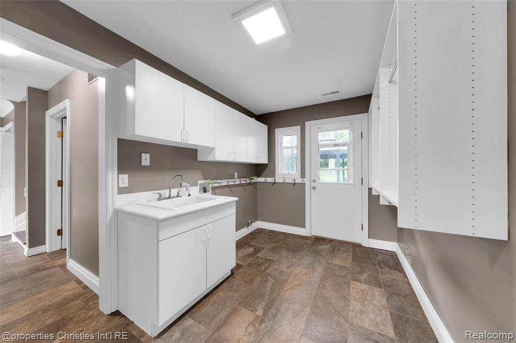 6663 Bloomfield Lane, West Bloomfield, MI — Photo 15