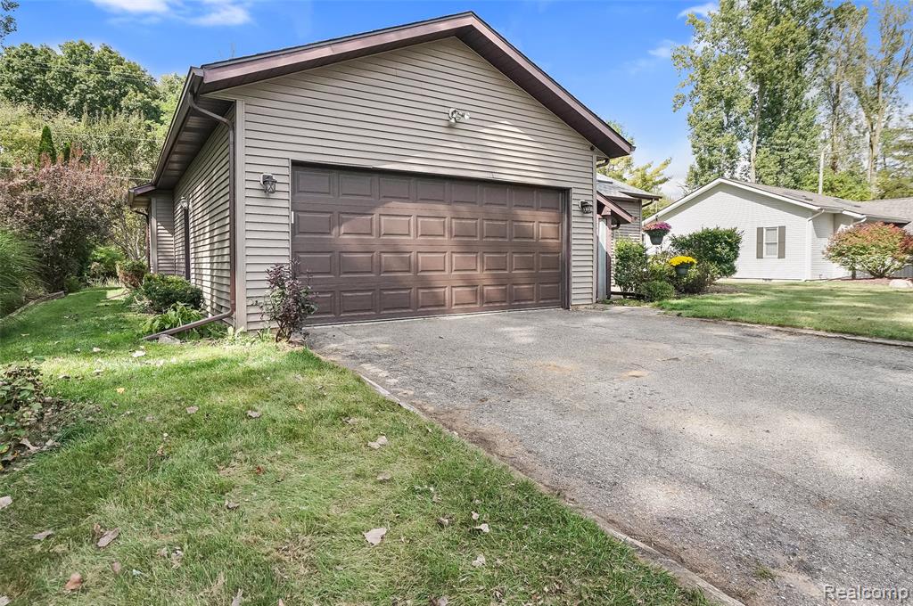 8532 Pettysville Road, Pinckney, MI 48169 — Photo 48
