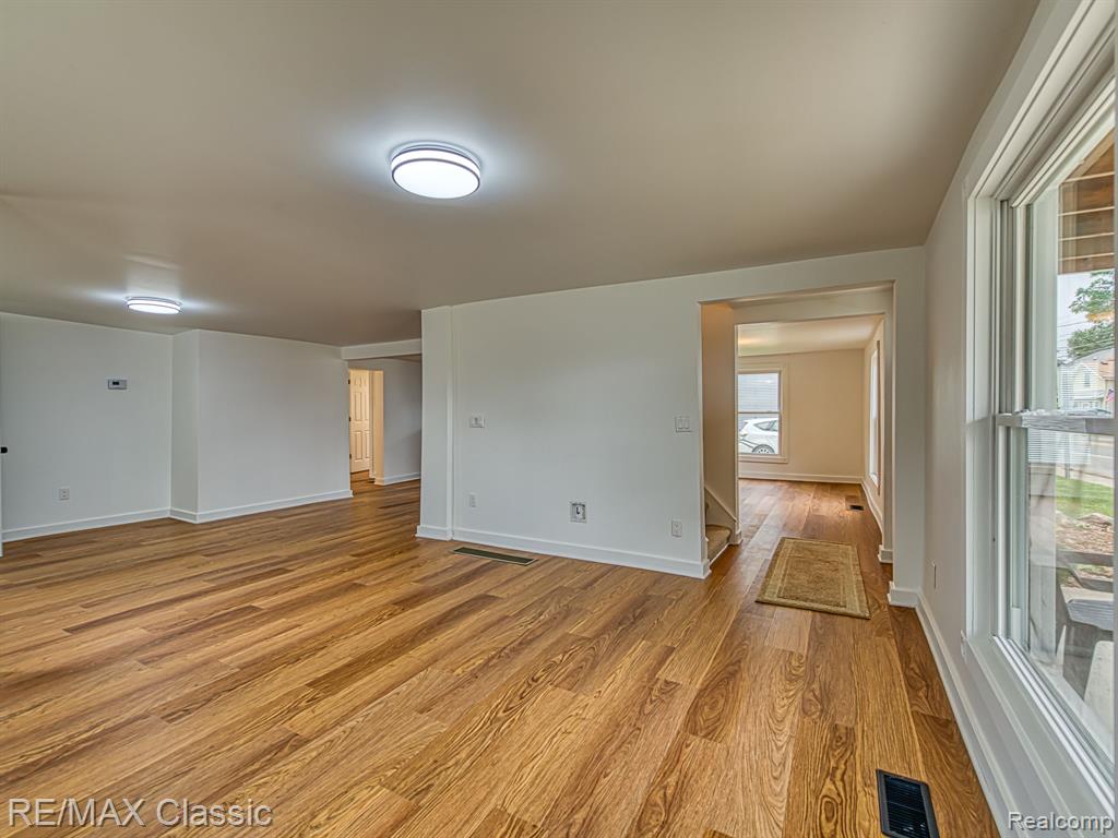 9509 Main Street, Whitmore Lake, MI 48189 — Photo 15