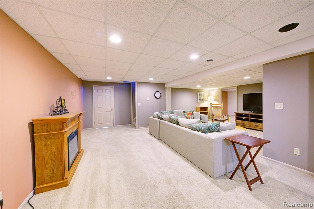 781 SANDALWOOD Road, Canton, MI 48188 — Photo 34