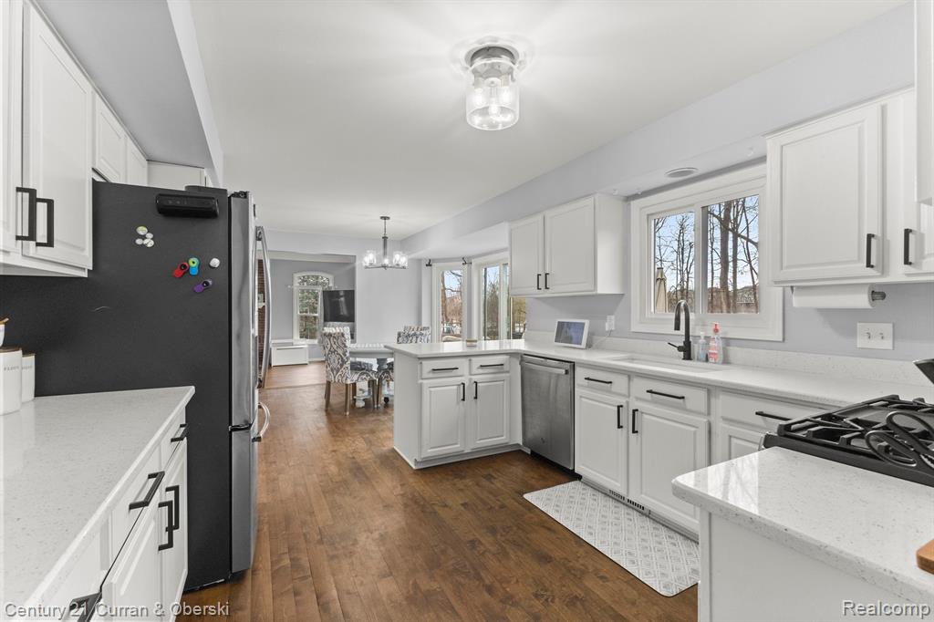 42745 LEDGEVIEW Drive, Novi, MI 48377 — Photo 12