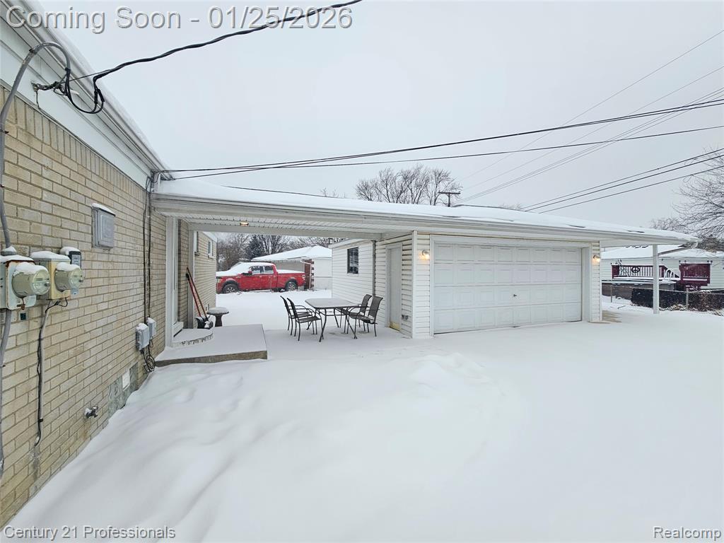 6582 Sterling Court, Garden City, MI — Photo 4