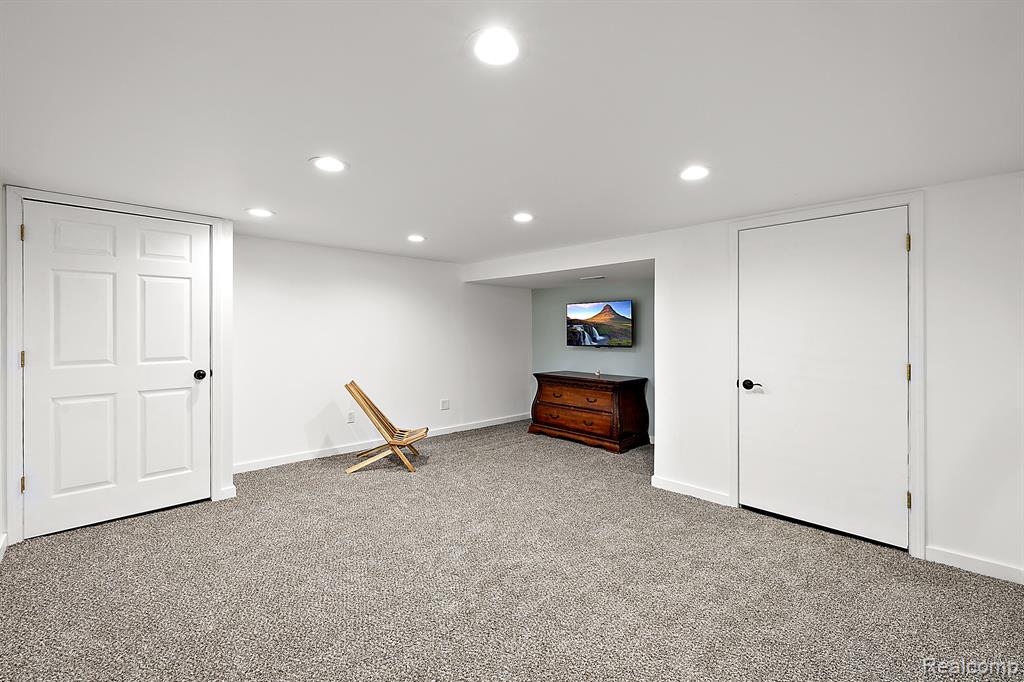8110 W CIRCLE Drive, Clarkston, MI 48348 — Photo 30