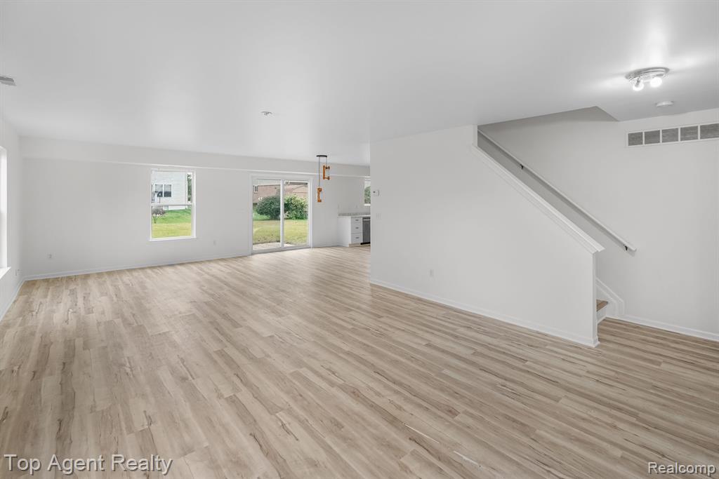 42117 CAMDEN Road, Belleville, MI 48111 — Photo 12