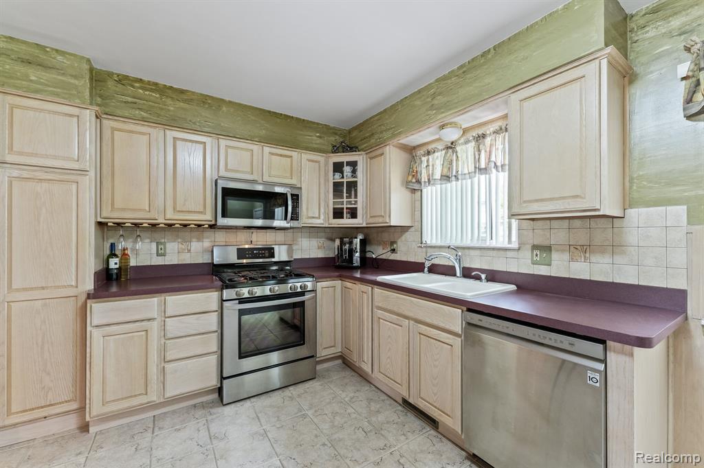 9220 Garden Terrace, Commerce Twp, MI 48382 — Photo 11