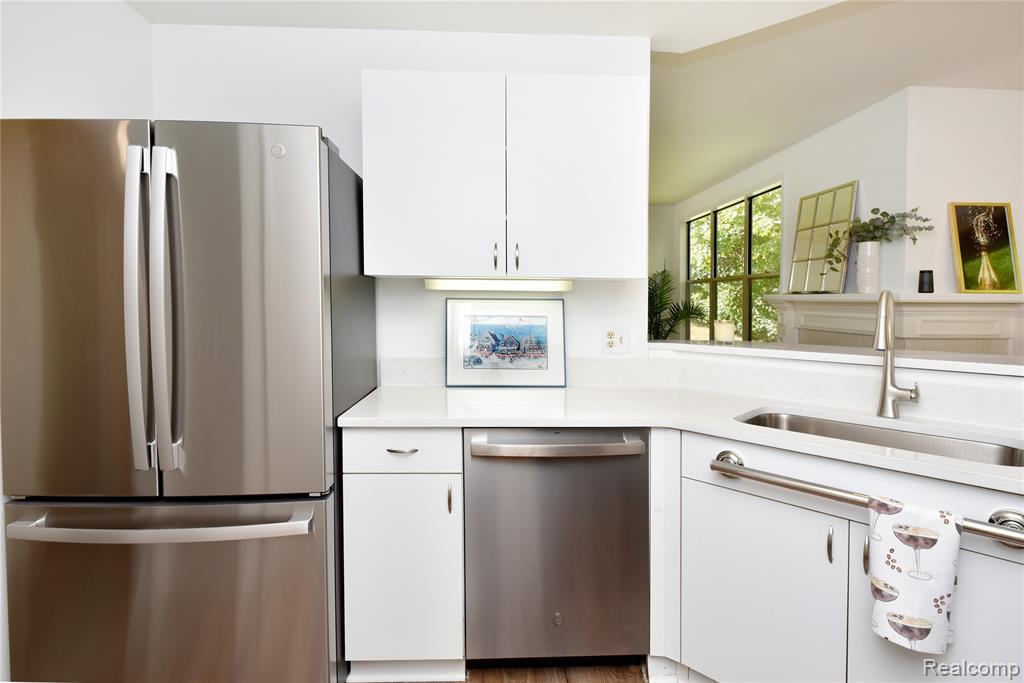 484 Newburne Pointe, 36, Bloomfield Hills, MI 48304 — Photo 8