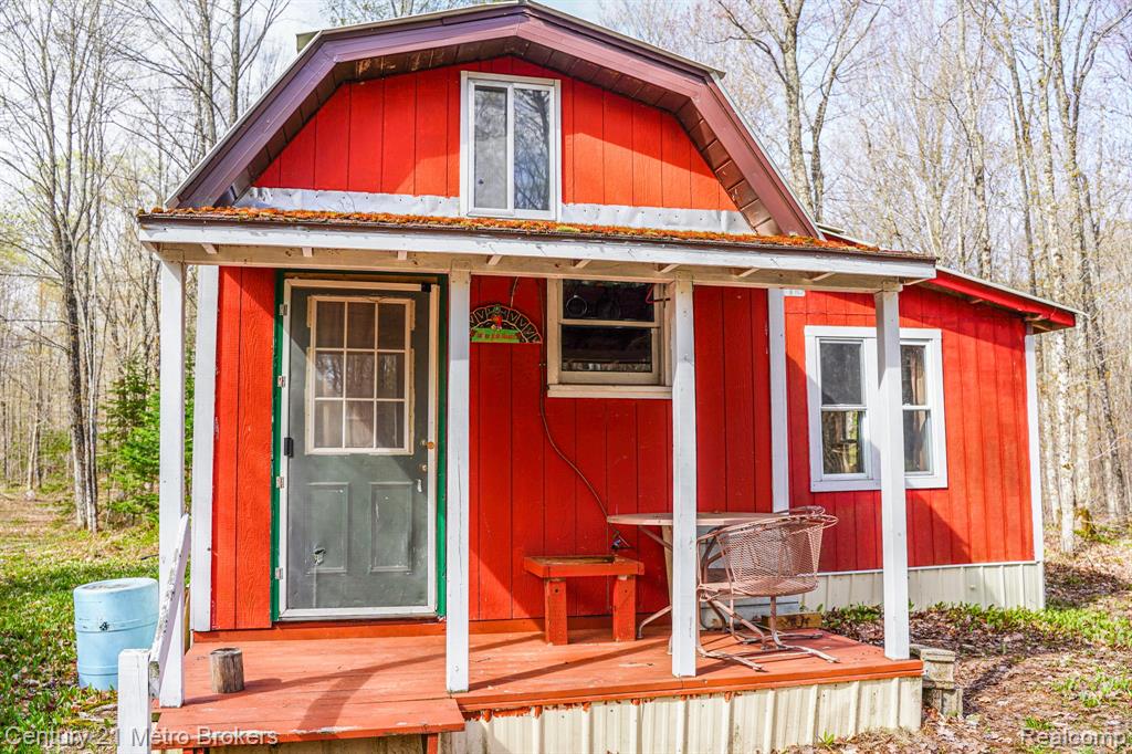 21821 Krenkel, Newberry, MI 49868