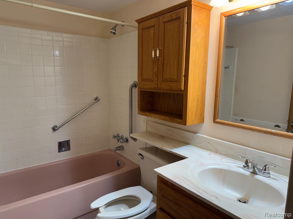 29566 HOOVER Road, Warren, MI 48093 — Photo 11