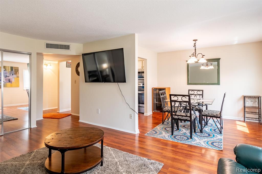 5291 HIGHLAND Road, 204, Waterford, MI 48327 — Photo 8
