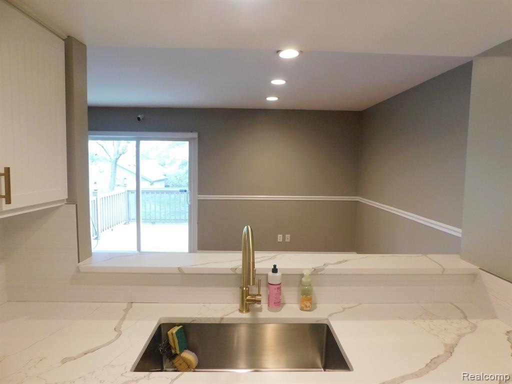 5606 DRAKE HOLLOW Drive W, West Bloomfield, MI — Photo 30