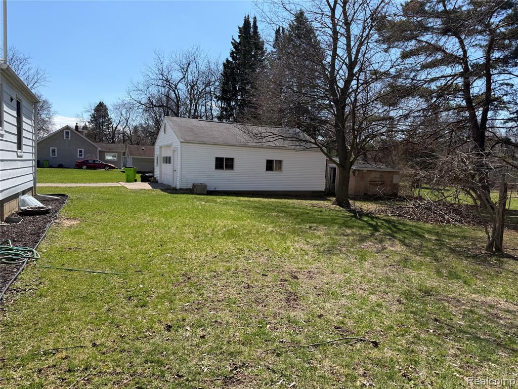 413 Bridson Street, Fenton, MI 48430 — Photo 5