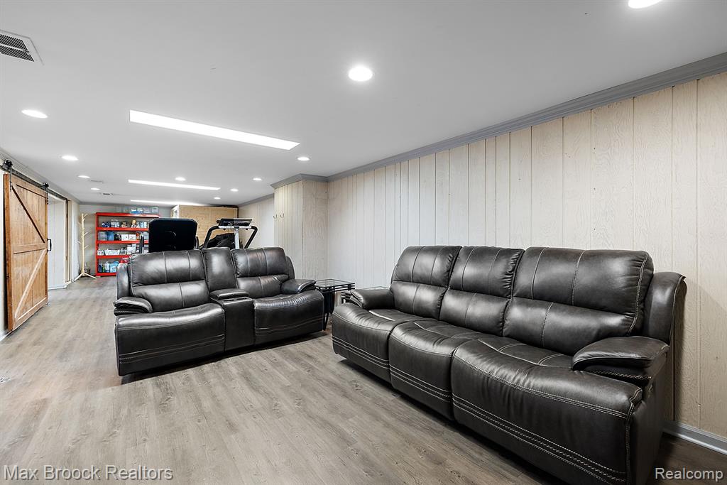 9060 HEADLEY Drive, Sterling Heights, MI 48314 — Photo 45
