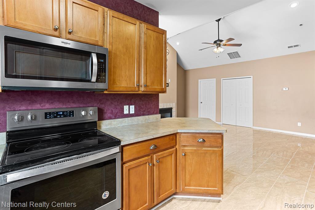 17211 Addington Drive, Commerce Twp, MI 48390 — Photo 12