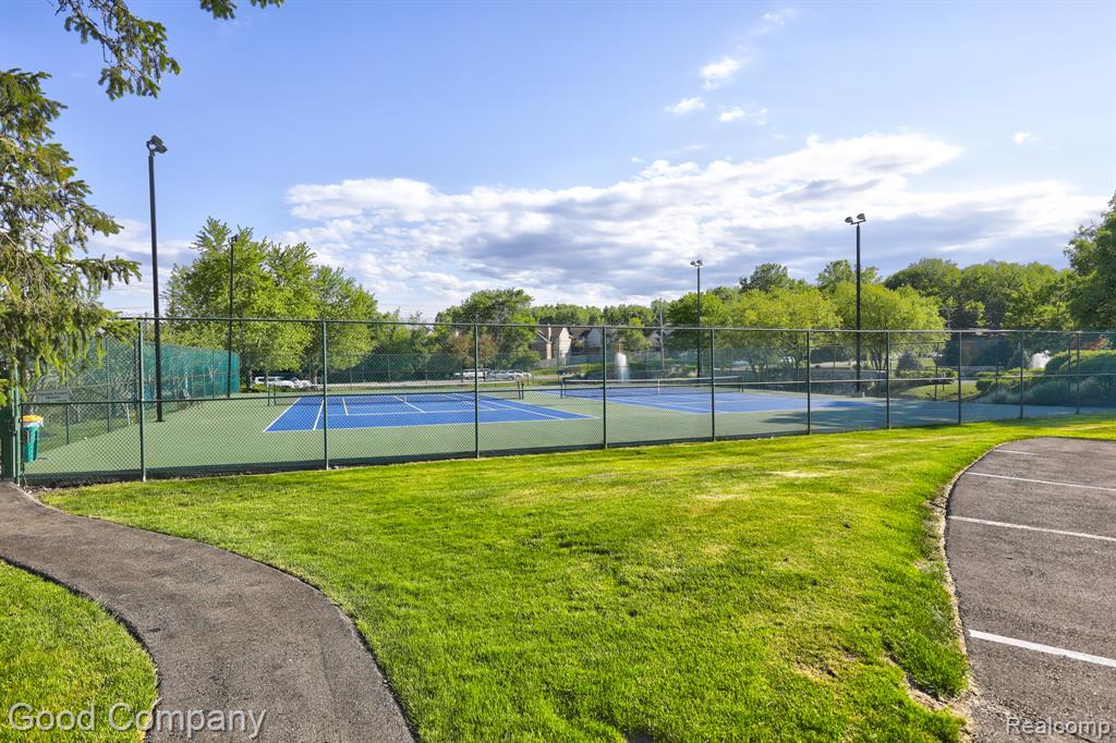 7354 Birkshire, West Bloomfield, MI — Photo 32