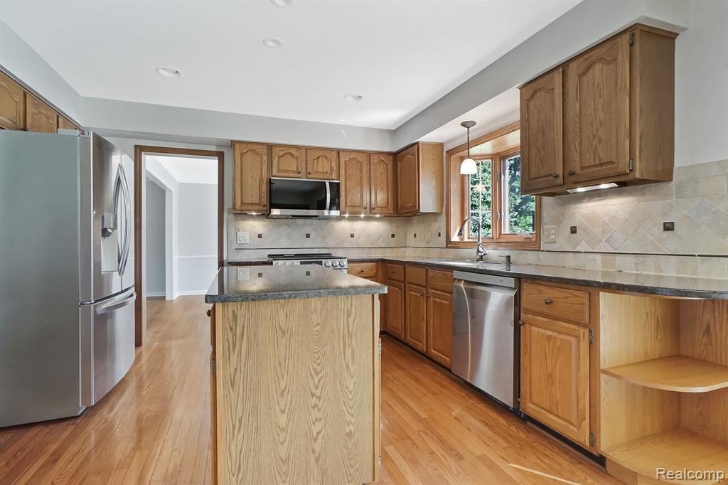 49309 PLUM TREE Drive, Plymouth, MI 48170 — Photo 16