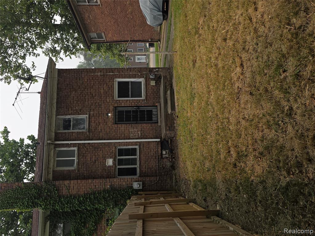 18432 Greenfield Road - Photo 2