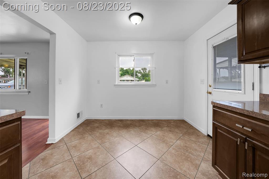 4952 Clippert Street, Dearborn Heights, MI 48125 — Photo 4