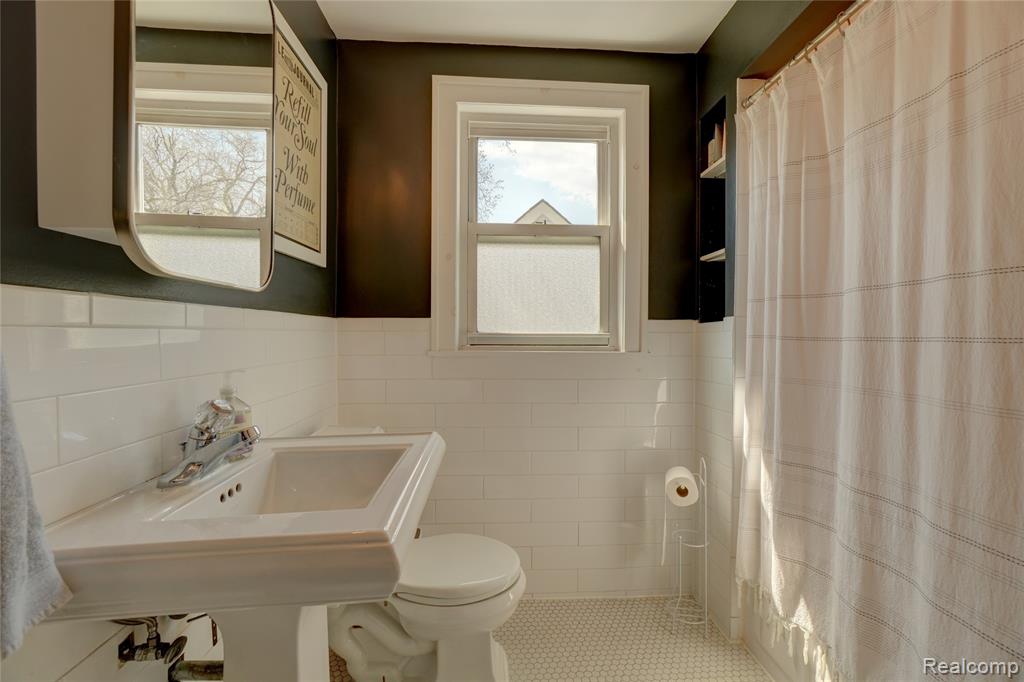 59 Wellesley Drive, Pleasant Ridge, MI — Photo 25