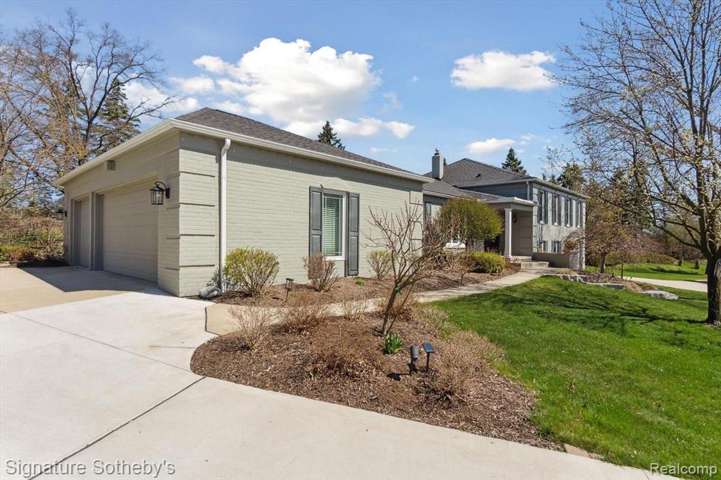 5896 HUNTERS GATE Drive, Troy, MI 48098 — Photo 32