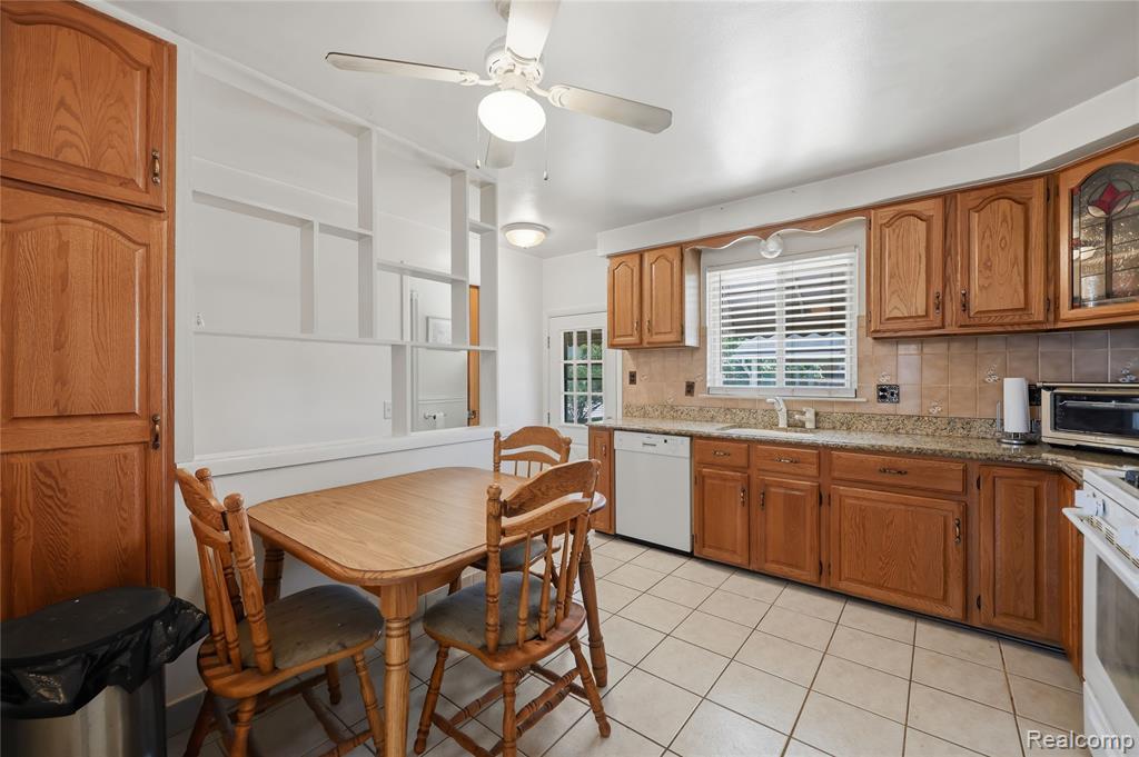 28832 Los Olas Drive, Warren, MI 48093 — Photo 6