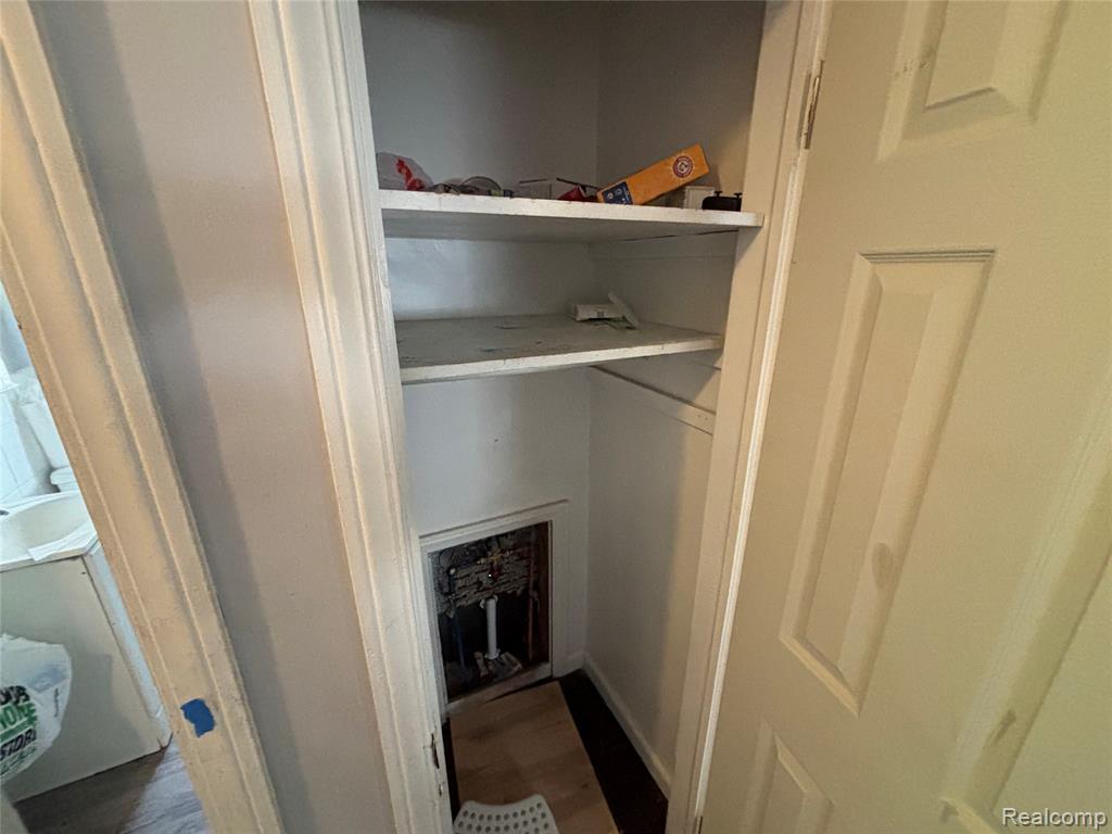 7647 Greenview Avenue, Detroit, MI 48228 — Photo 15