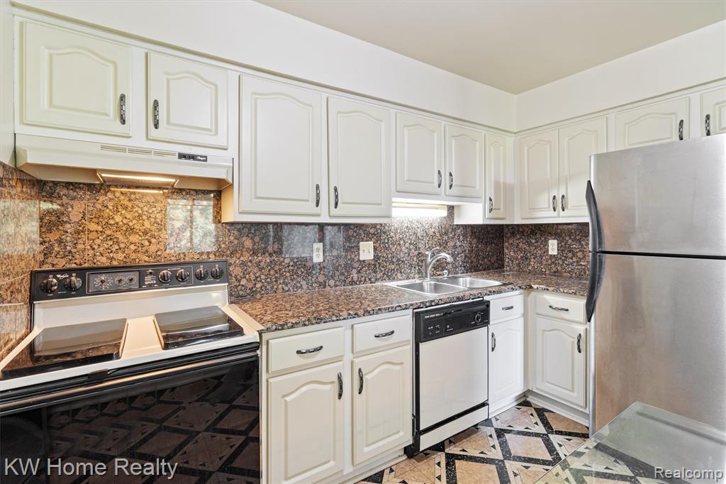 41708 Bedford Drive, Canton, MI 48187 — Photo 9