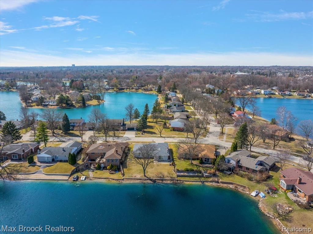 6288 CRESCENT WAY Drive, Troy, MI 48085 — Photo 8