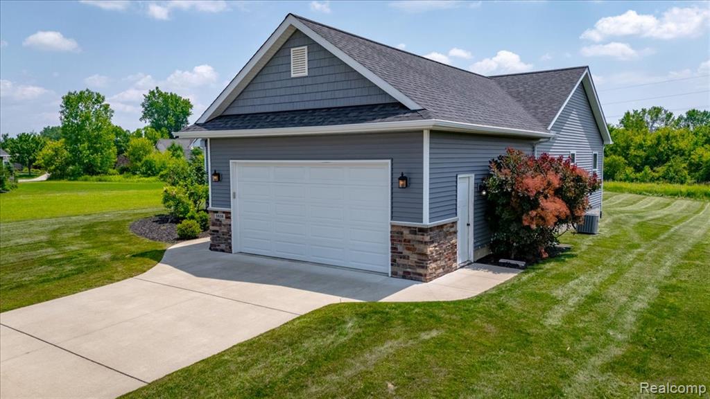 5606 Chatham Lane, Grand Blanc, MI 48439 — Photo 4