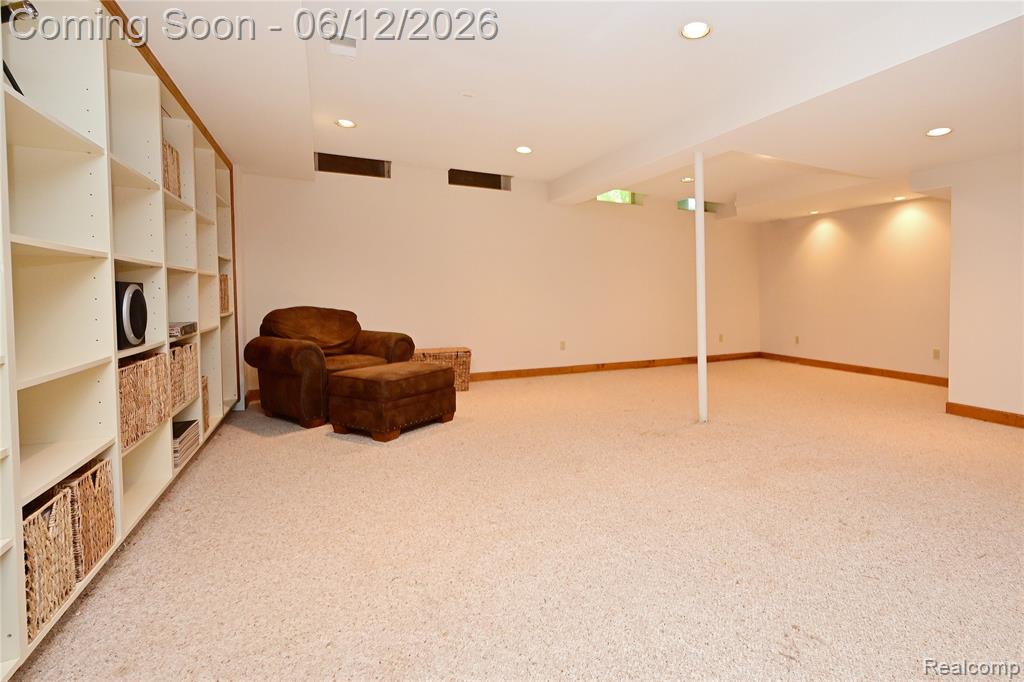 5684 Sussex Court, Troy, MI 48098 — Photo 35