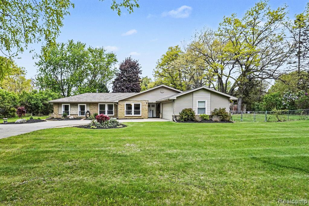 9511 Longmeadow Street, Fenton, MI 48430 — front exterior