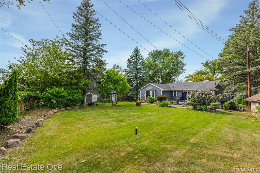 1045 Clara Street, Commerce Twp, MI 48390 — Photo 32