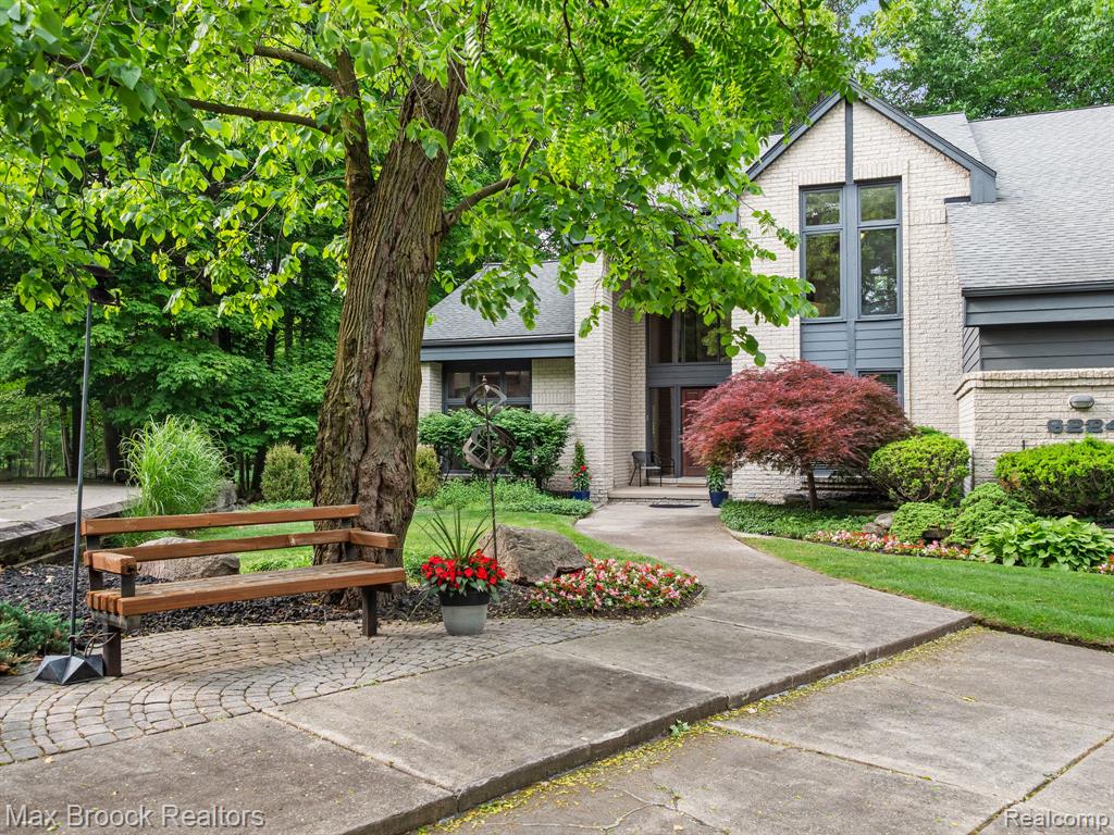 6224 Bromley Court, West Bloomfield, MI — Photo 3
