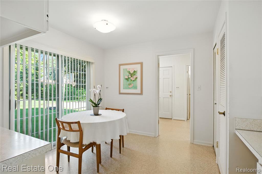 604 Longford Drive, Rochester Hills, MI 48309 — Photo 16