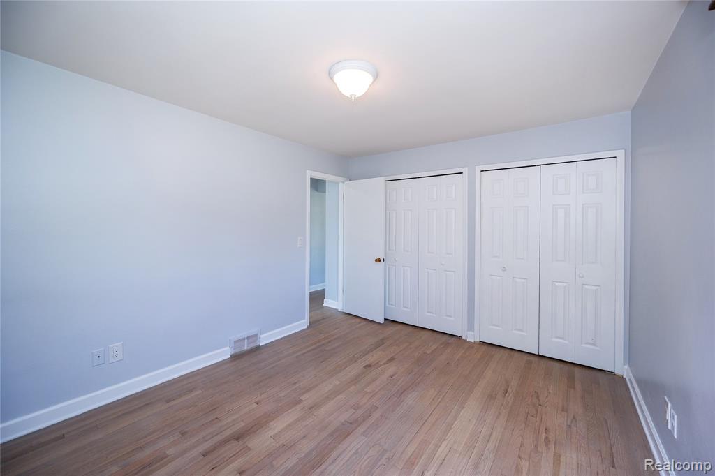 5646 Cambourne Street, Dearborn Heights, MI 48127 — Photo 25