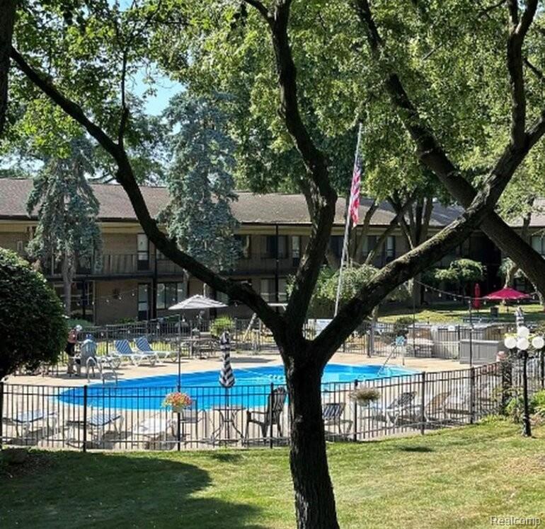 995 N Cass Lake Road, 218, Waterford, MI 48328 — Photo 13