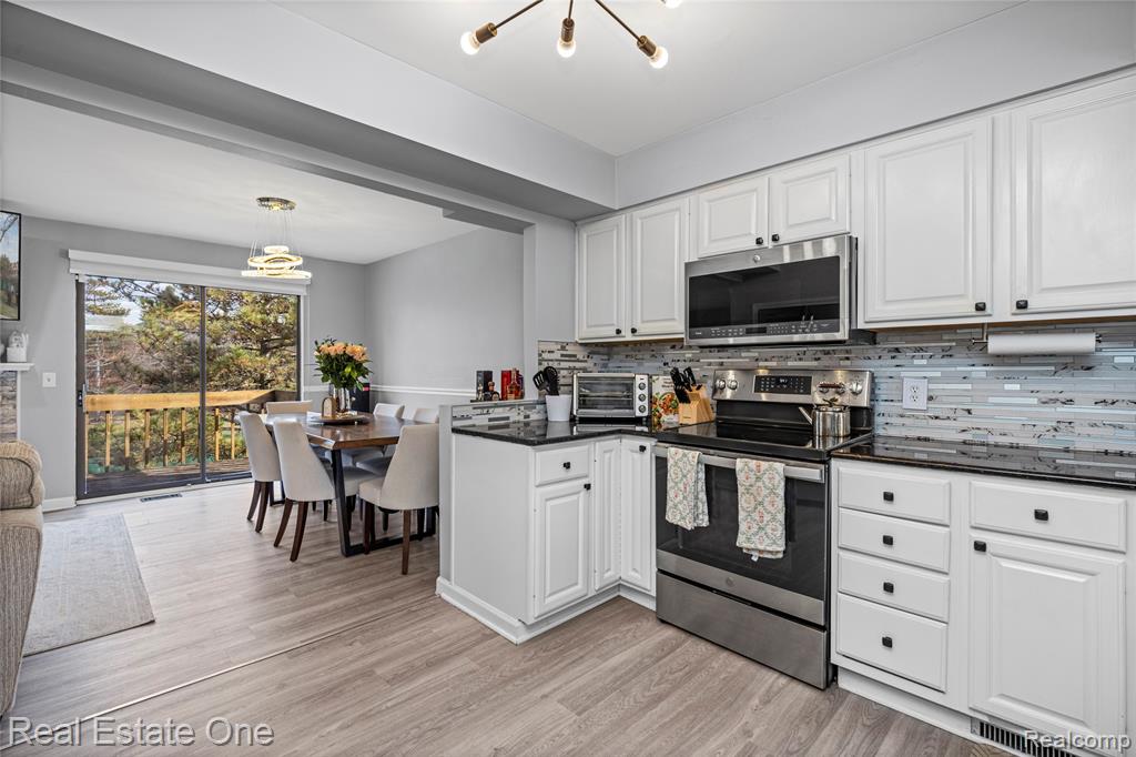 5273 Wright Way E, West Bloomfield, MI — Photo 15