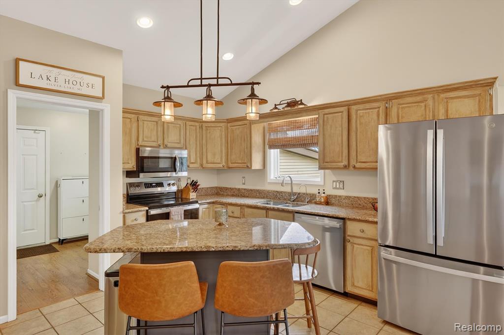 16147 Silvercrest Drive, Fenton, MI 48430 — Photo 12