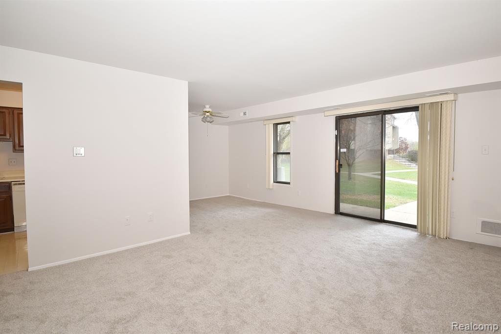 30475 W 14 Mile Rd, 74, Farmington, MI 48334 — Photo 6