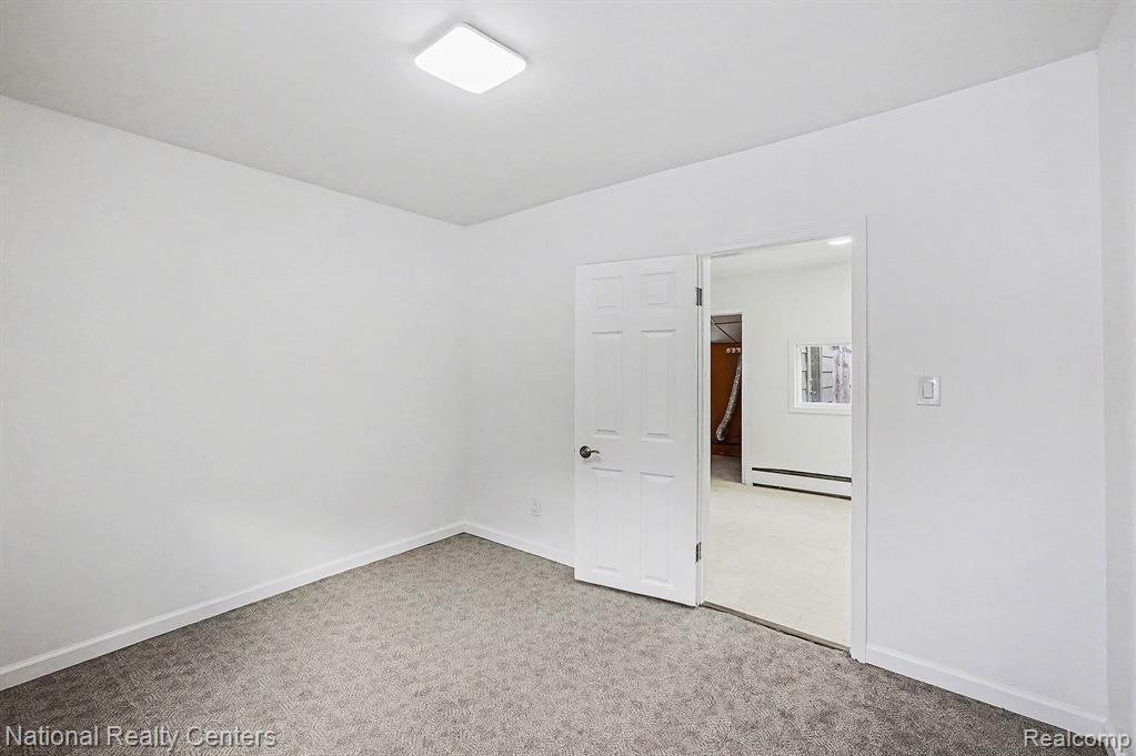 2960 Glenbroke Street, Keego Harbor, MI 48320 — Photo 14